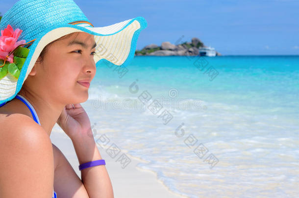 亚洲的背景海滩美丽的美女