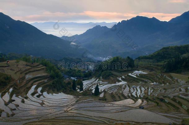 亚洲瓷器云丽水山