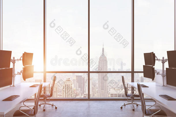 纽约现代全景办公室里的现代商人的工作场所。 金融市场文化的概念。 日落。 三维再