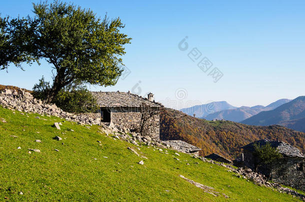 保加利亚保加利亚人房子草地山
