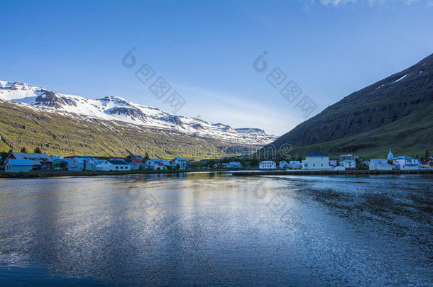 冰岛东部美丽的小城镇西迪斯科尔