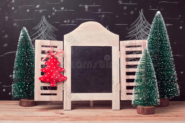 圣诞节和新年假期背景与黑板框架模拟