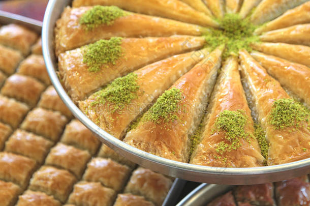 美味的土耳其甜，巴克拉瓦与绿色开心果坚果