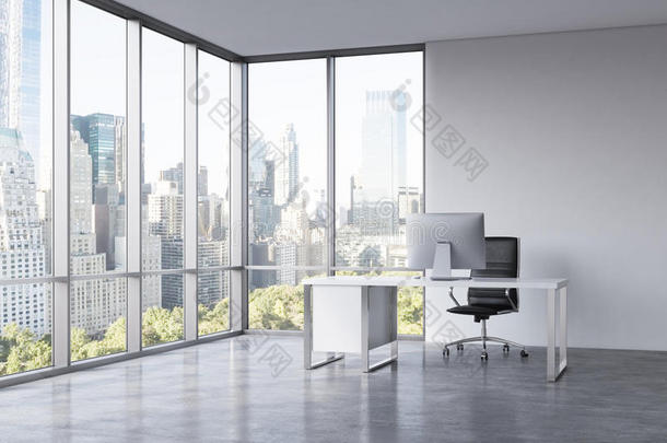 一个现代角落全景办公室的工作场所，有纽约的景色。