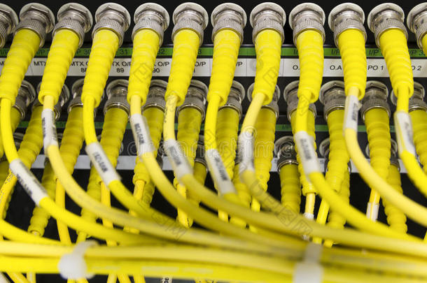 宽带商业电缆通信连接