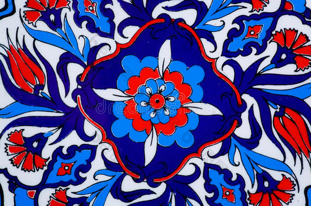 设计与花在陶瓷壶在土耳其历史瓷砖的风格。 中东的图案纹理。