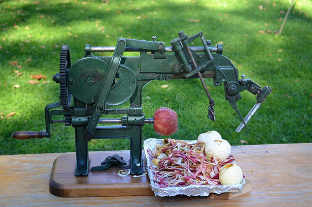 古董苹果剥皮机。