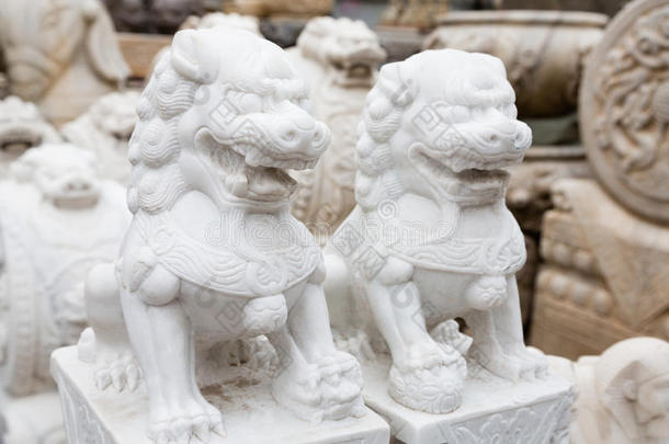 中国神话雕塑在石头在跳蚤市场