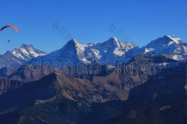 著名的艾格<strong>山</strong>、蒙克<strong>山</strong>和少女<strong>山</strong>