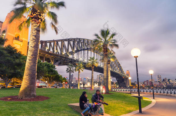 晚上的<strong>悉尼海港大桥</strong>