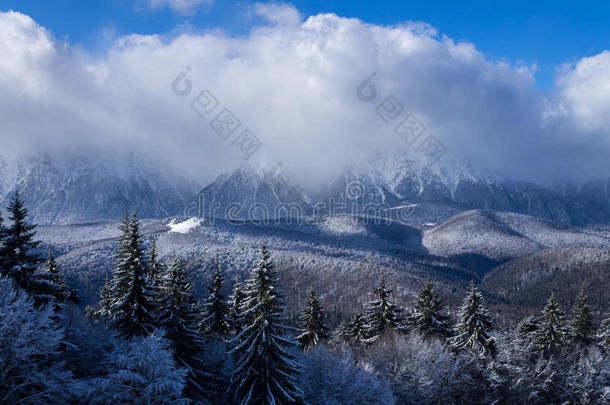 喀尔巴阡山多云的福利斯风景山