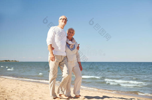 年龄老年人海滩美丽的令人愉快的