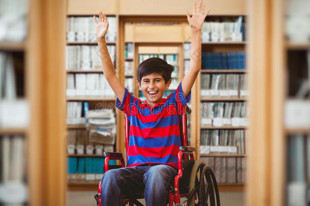 学校走廊轮椅男孩的复合图像