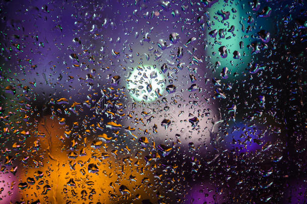 窗外的夜雨，抽象的背景