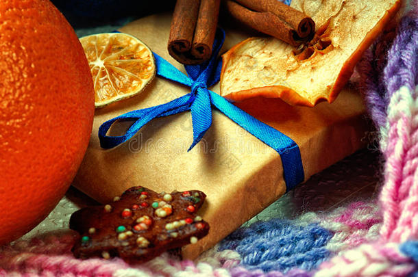 圣诞<strong>礼盒</strong>，冬季围巾，干果和<strong>饼</strong>干