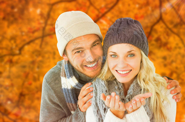 在<strong>冬季</strong>时<strong>尚</strong>中有吸引力的夫妇对相机微笑的复合图像