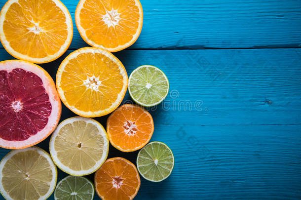 新鲜柑橘半切水果头顶