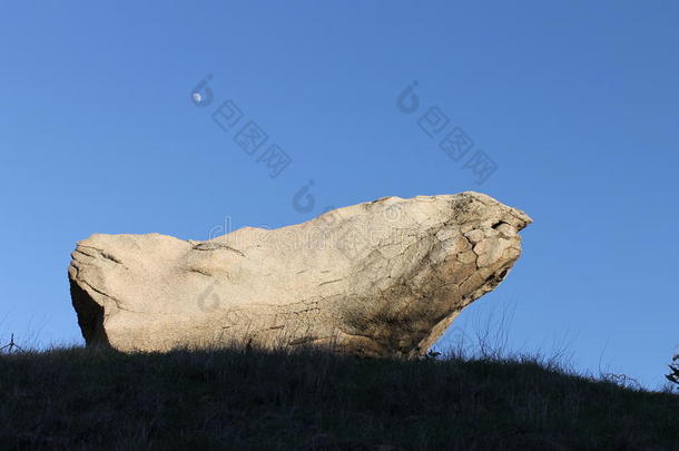 孤独的岩石