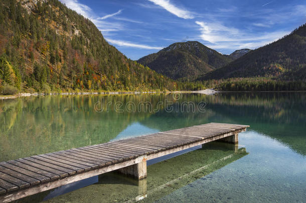 阿尔卑斯山是奥地利秋天彩色的