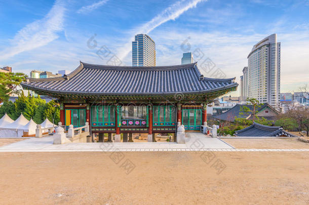 韩国市中心和首尔市的邦根萨庙。