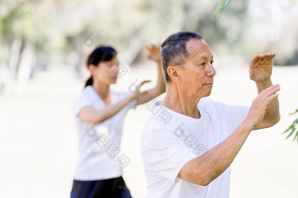 成人亚洲的有吸引力的照顾芝加哥