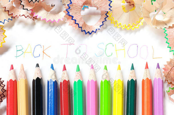 彩色铅笔削尖和写作-回到学校