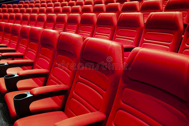 空排的红色剧院或电影院座位