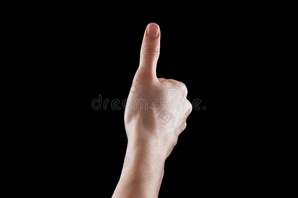 批准竖起大拇指，就像标志一样，白种人的手势被隔离在黑色上