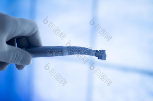 牙科器械牙科钻头清洁工具在临床上的应用