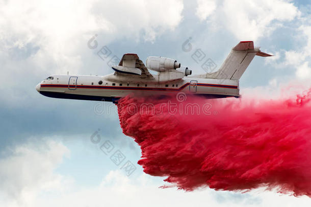 飞行空中消防倒水