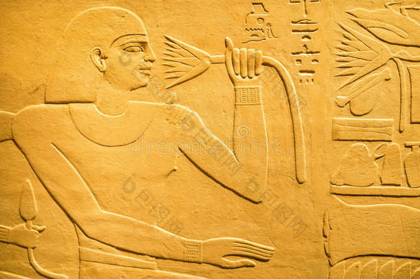 古埃及象形文字描绘了一<strong>个人</strong>类的<strong>形象</strong>