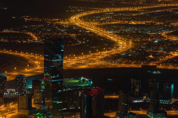 <strong>迪拜</strong>市中心<strong>夜景</strong>与城市灯。 上面的风景