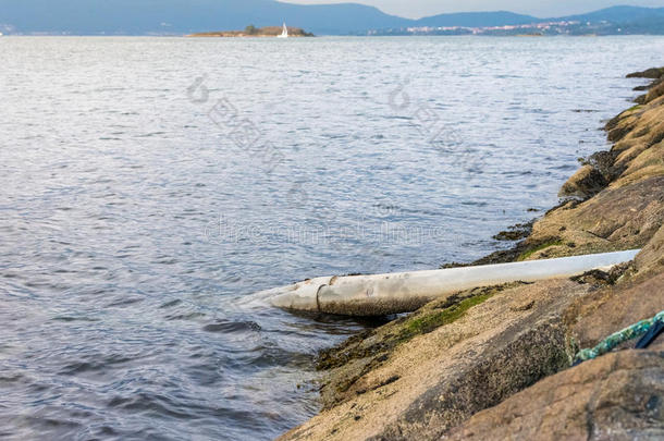 把污水排入海洋