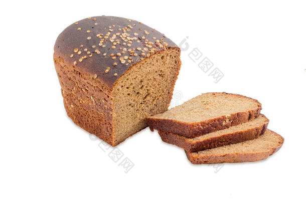 棕色面包，在浅色背景上有香菜