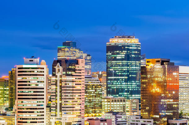 曼谷城市景观在黄昏，商业区与高楼大厦