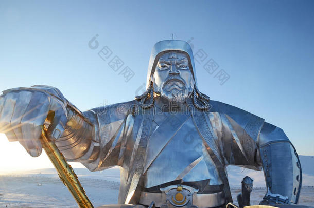 成吉思汗带着传奇的金鞭。 蒙古雕像建筑群