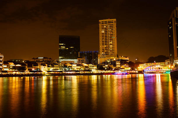 新加坡河的彩色夜景，克拉克查询