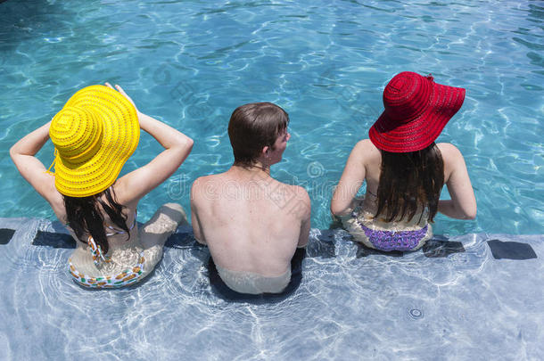 女孩帽子男孩游泳池夏天