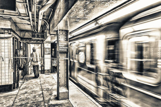 纽约地铁快速移动地铁列车