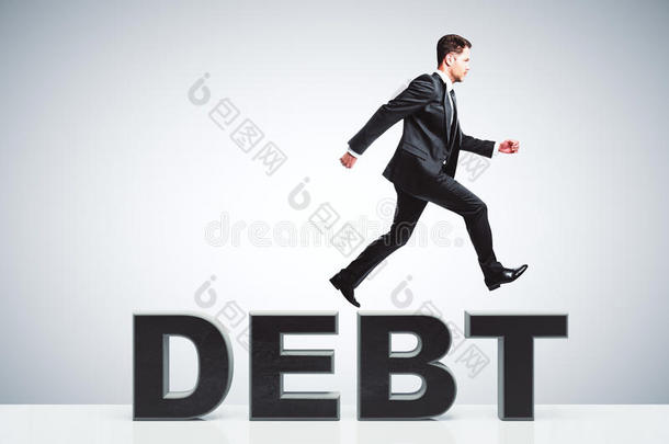 债务负担概念与商人运行的债务词