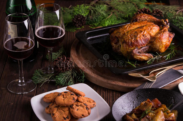 圣诞节和除夕晚餐：烤全鸡/火鸡，红薯沙拉和甜点