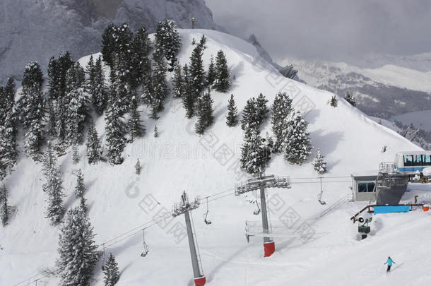 白云石滑雪胜地。