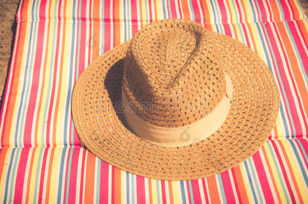 海滩美丽的颜色时尚帽子