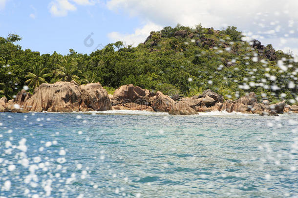 居里尤斯岛上美丽的巨大花岗岩巨石