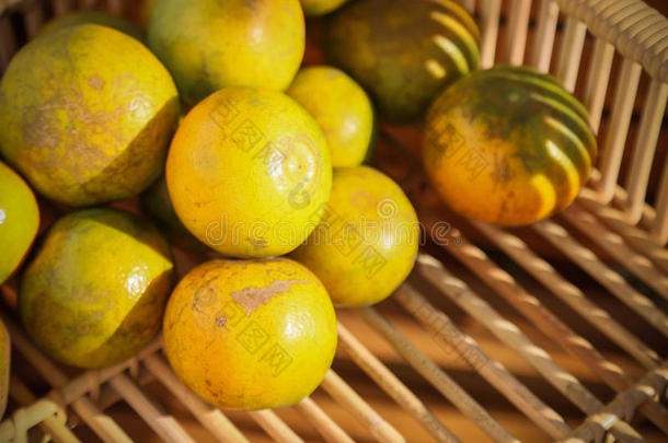 果园新鲜橙果，清洁水果或流行水果背景，农业果园销售水果