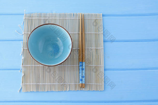<strong>做寿</strong>司和筷子的碗