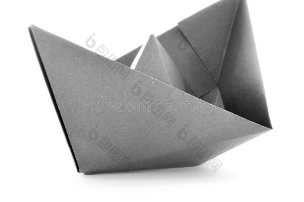 黑色纸张导航折纸帆船在白色背景