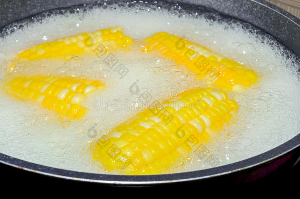 锅煮玉米