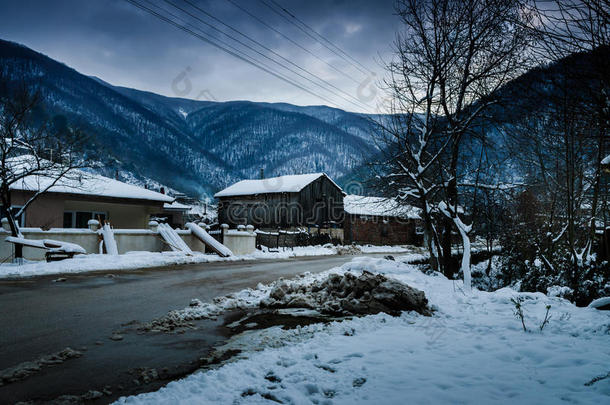 冬天下雪的乡村村庄