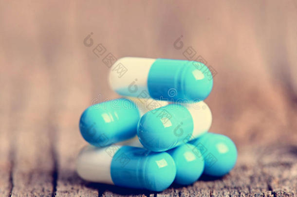 抗生素抗氧化剂背景蓝色建筑